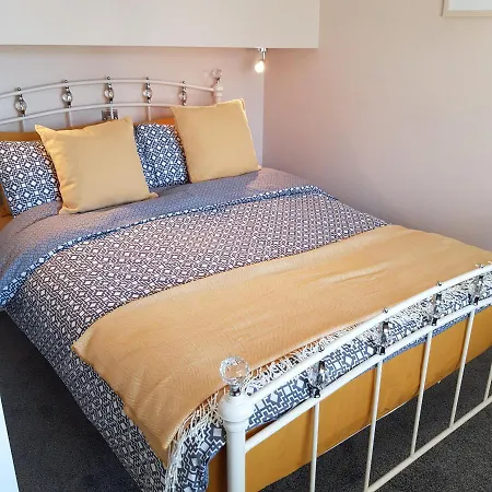 Chynoweth Court Apartment *
